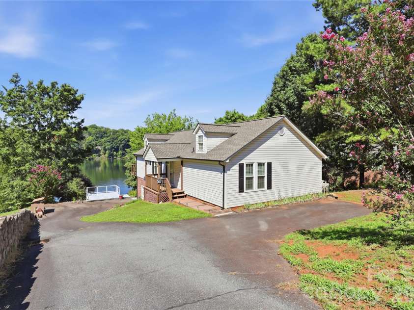 105 Mountain Aire Drive, Stony Point, NC 28678.  MLS# CAR4336468, YatesRealty ID 8217. 