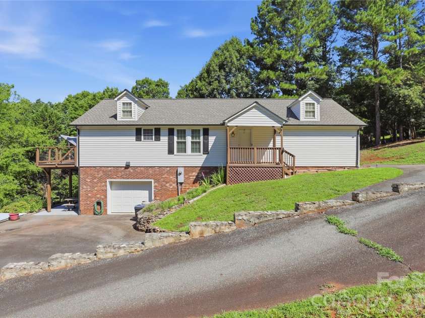 105 Mountain Aire Drive, Stony Point, NC 28678.  MLS# CAR4336468, YatesRealty ID 8217. 