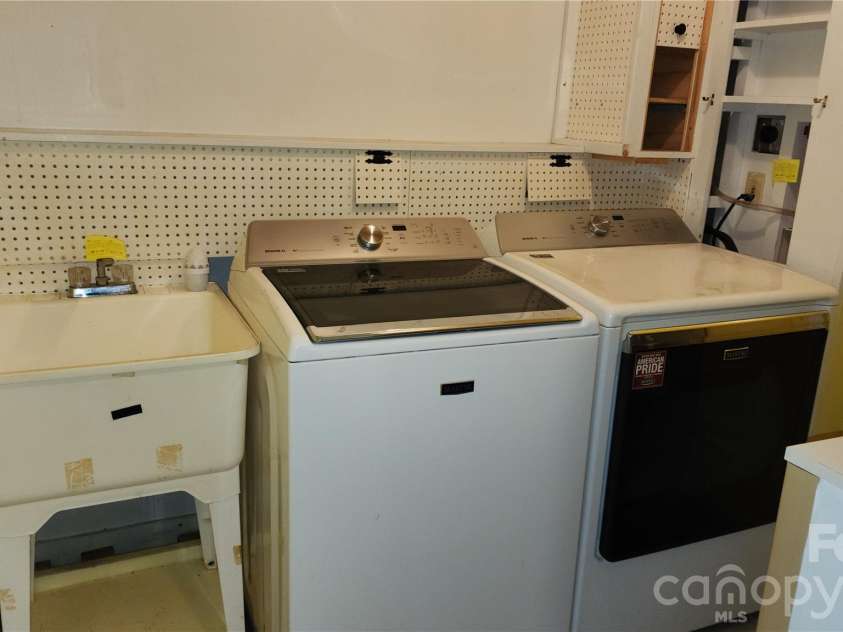115 Old Camptown Drive, Hayesville, NC 28904.  MLS# CAR4337548, YatesRealty ID 8218. Laundry Room