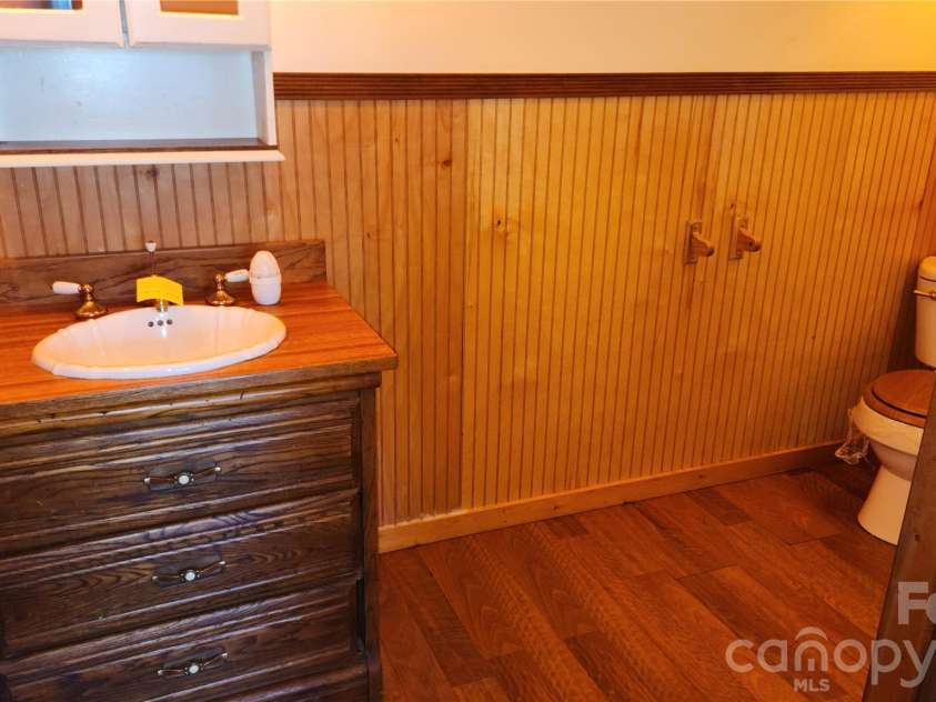 115 Old Camptown Drive, Hayesville, NC 28904.  MLS# CAR4337548, YatesRealty ID 8218. Lower Level Full Bath