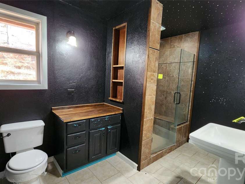 115 Old Camptown Drive, Hayesville, NC 28904.  MLS# CAR4337548, YatesRealty ID 8218. Main Level Bath