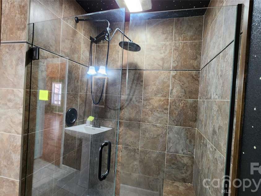 115 Old Camptown Drive, Hayesville, NC 28904.  MLS# CAR4337548, YatesRealty ID 8218. Main Level Bath