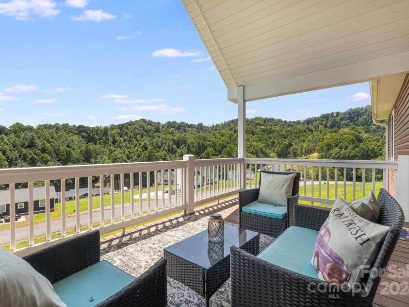 121 Sunrise Drive, Mars Hill, NC 28754.  MLS# CAR4161468, YatesRealty ID 8218. 