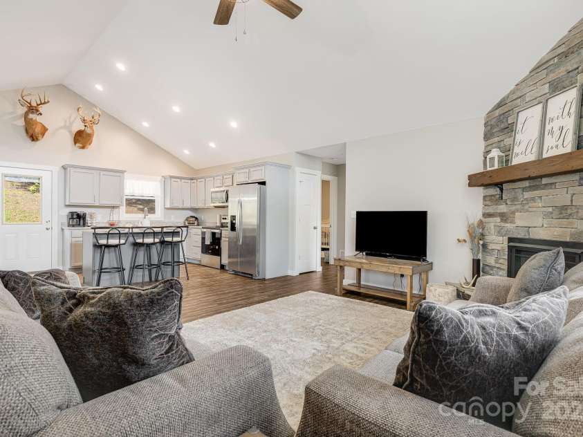 121 Sunrise Drive, Mars Hill, NC 28754.  MLS# CAR4161468, YatesRealty ID 8218. 