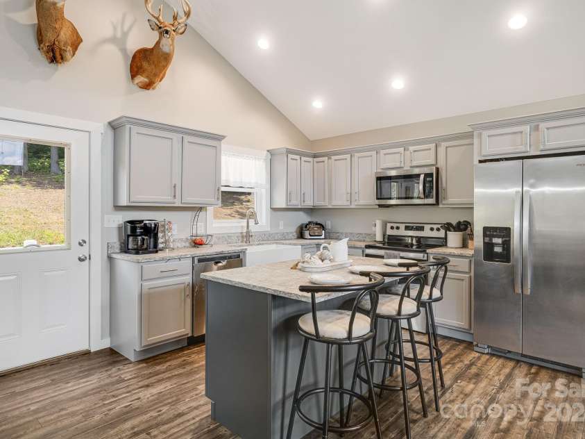 121 Sunrise Drive, Mars Hill, NC 28754.  MLS# CAR4161468, YatesRealty ID 8218. 