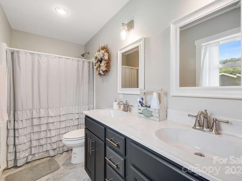 121 Sunrise Drive, Mars Hill, NC 28754.  MLS# CAR4161468, YatesRealty ID 8218. 