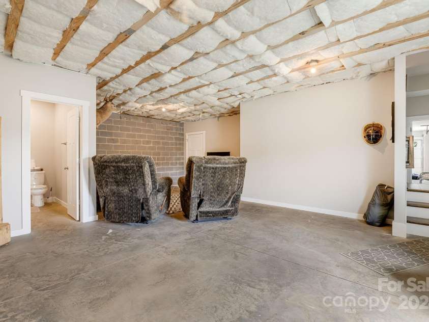 121 Sunrise Drive, Mars Hill, NC 28754.  MLS# CAR4161468, YatesRealty ID 8218. 