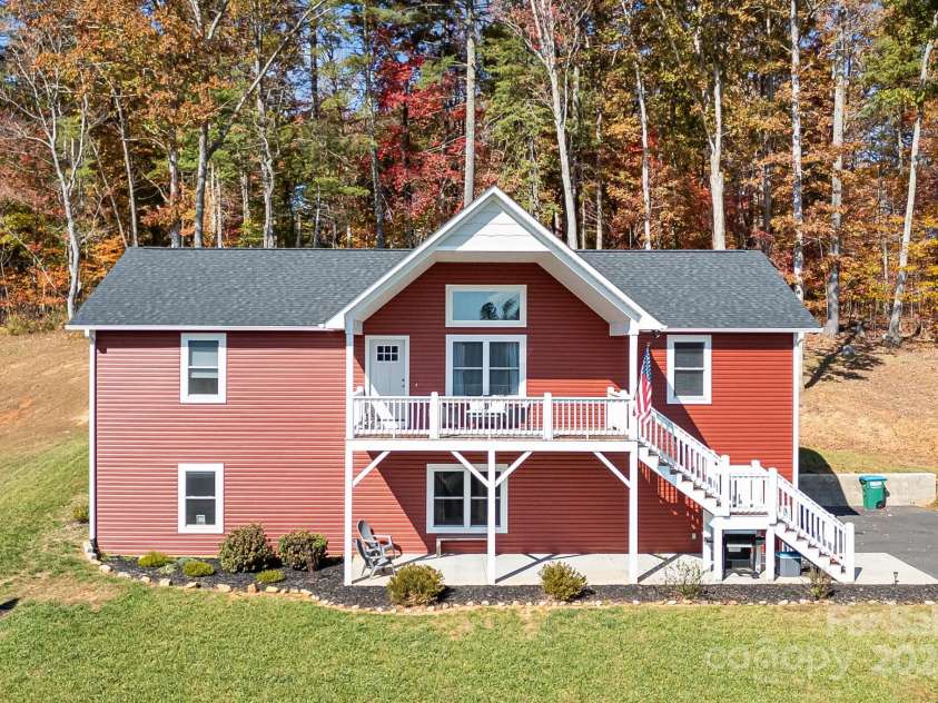 121 Sunrise Drive, Mars Hill, NC 28754.  MLS# CAR4161468, YatesRealty ID 8218. 