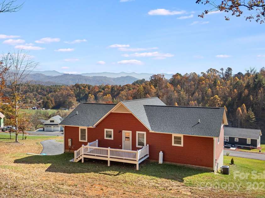 121 Sunrise Drive, Mars Hill, NC 28754.  MLS# CAR4161468, YatesRealty ID 8218. 