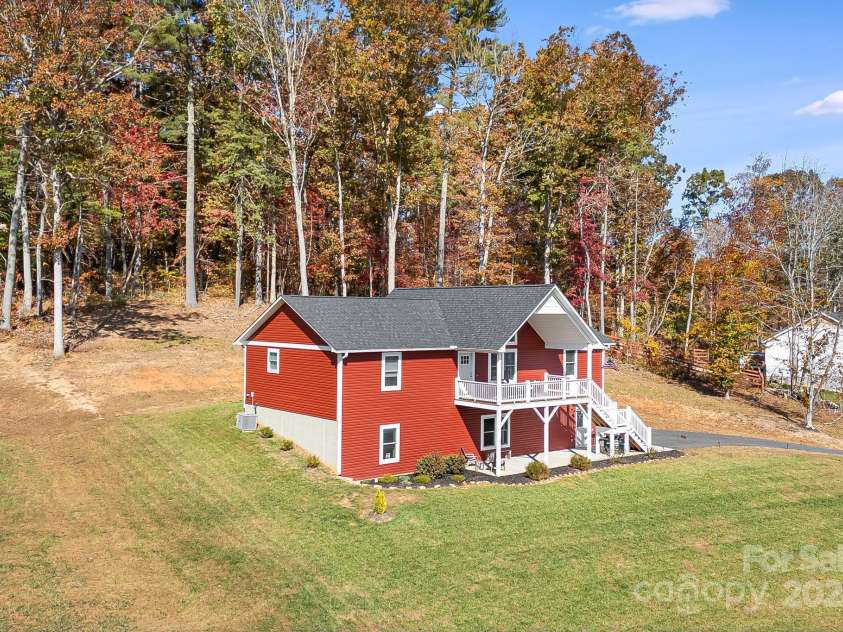 121 Sunrise Drive, Mars Hill, NC 28754.  MLS# CAR4161468, YatesRealty ID 8218. 