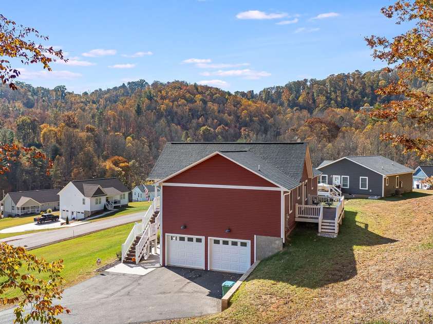 121 Sunrise Drive, Mars Hill, NC 28754.  MLS# CAR4161468, YatesRealty ID 8218. 