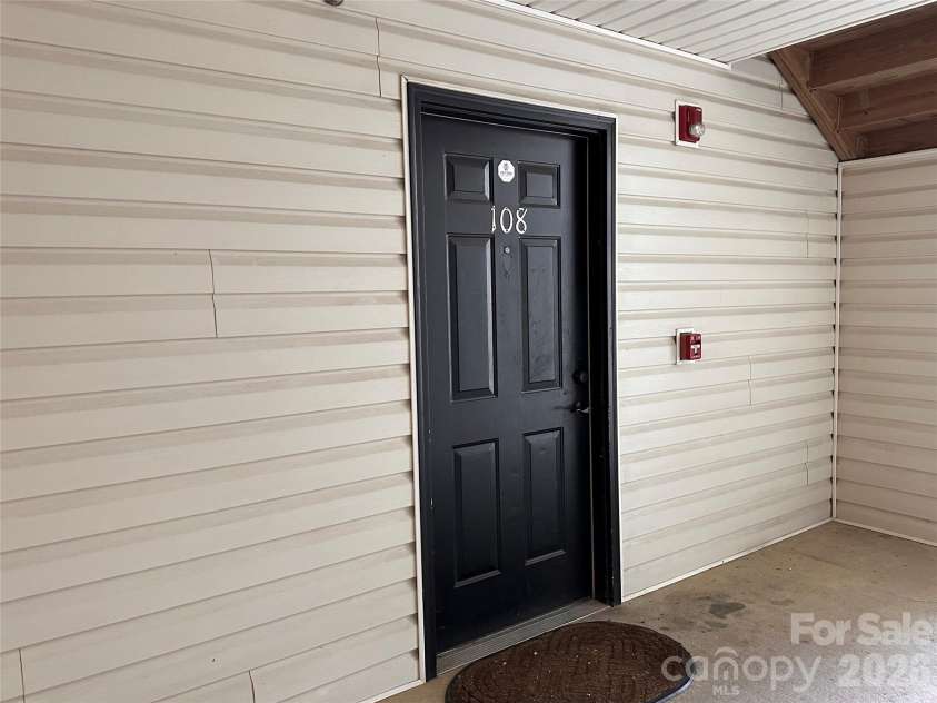 5236 HILLTOP Road, Jamestown, NC 27282.  MLS# CAR4347698, YatesRealty ID 8219. 