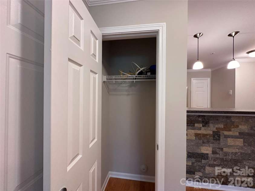 5236 HILLTOP Road, Jamestown, NC 27282.  MLS# CAR4347698, YatesRealty ID 8219. 