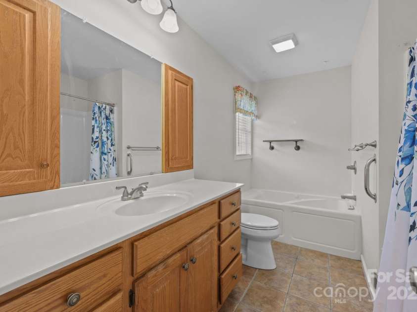 226 Brooks Farm Drive, Rockwell, NC 28138.  MLS# CAR4278847, YatesRealty ID 822. Primary Bathroom