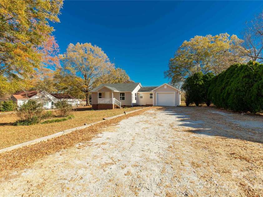 2429 Bartlett Street, Lancaster, SC 29720.  MLS# CAR4322216, YatesRealty ID 822. 