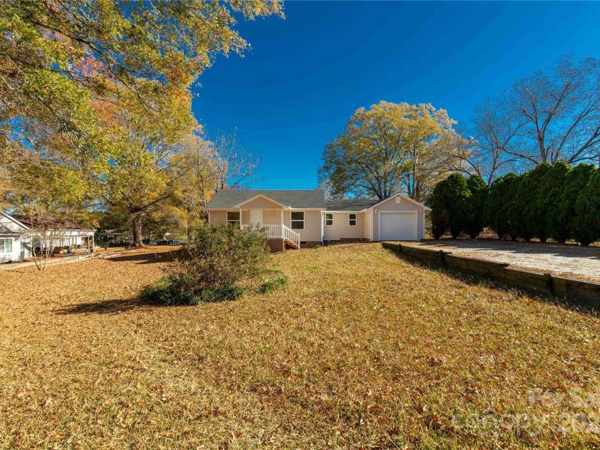 2429 Bartlett Street, Lancaster, SC 29720.  MLS# CAR4322216, YatesRealty ID 822. 