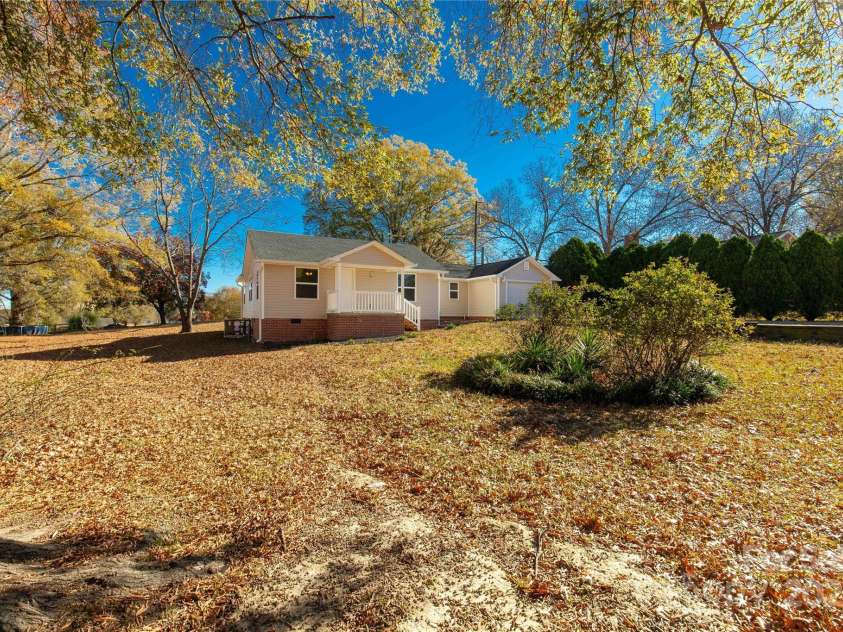 2429 Bartlett Street, Lancaster, SC 29720.  MLS# CAR4322216, YatesRealty ID 822. 