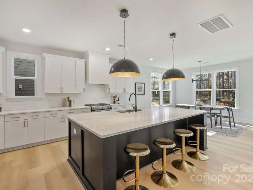 2621 Ritz Lane, Matthews, NC 28105.  MLS# CAR4186765, YatesRealty ID 822. 