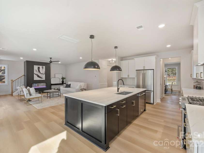 2621 Ritz Lane, Matthews, NC 28105.  MLS# CAR4186765, YatesRealty ID 822. 