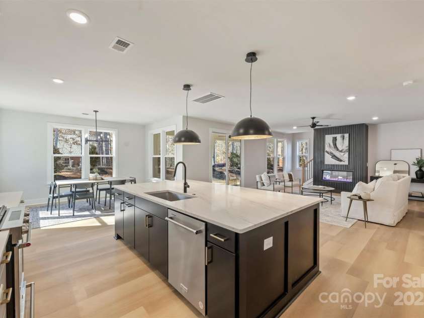 2621 Ritz Lane, Matthews, NC 28105.  MLS# CAR4186765, YatesRealty ID 822. 