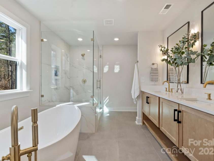 2621 Ritz Lane, Matthews, NC 28105.  MLS# CAR4186765, YatesRealty ID 822. 