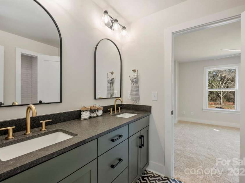 2621 Ritz Lane, Matthews, NC 28105.  MLS# CAR4186765, YatesRealty ID 822. 