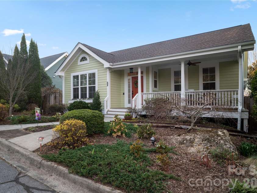 68 Inglenook Lane, Flat Rock, NC 28731.  MLS# CAR4361186, YatesRealty ID 8220. 