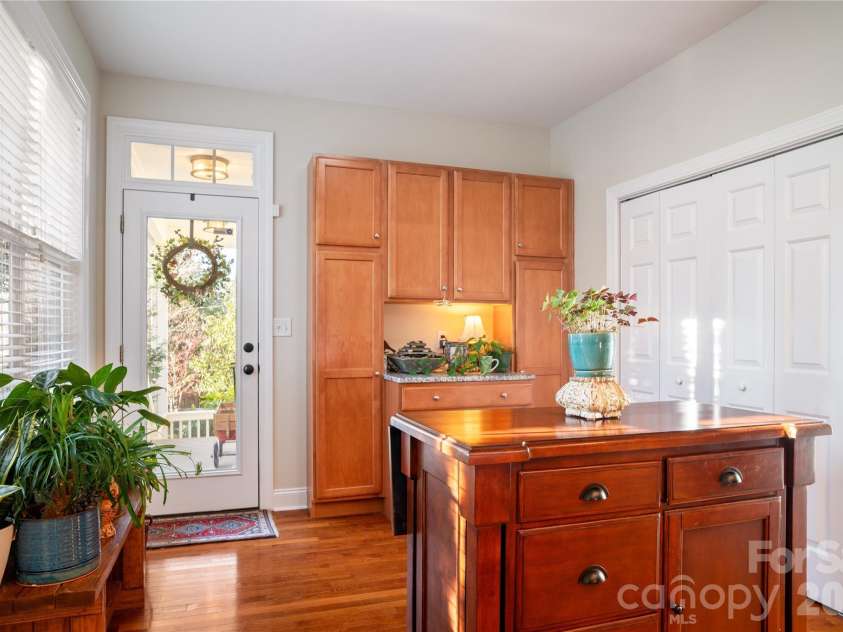 68 Inglenook Lane, Flat Rock, NC 28731.  MLS# CAR4361186, YatesRealty ID 8220. 