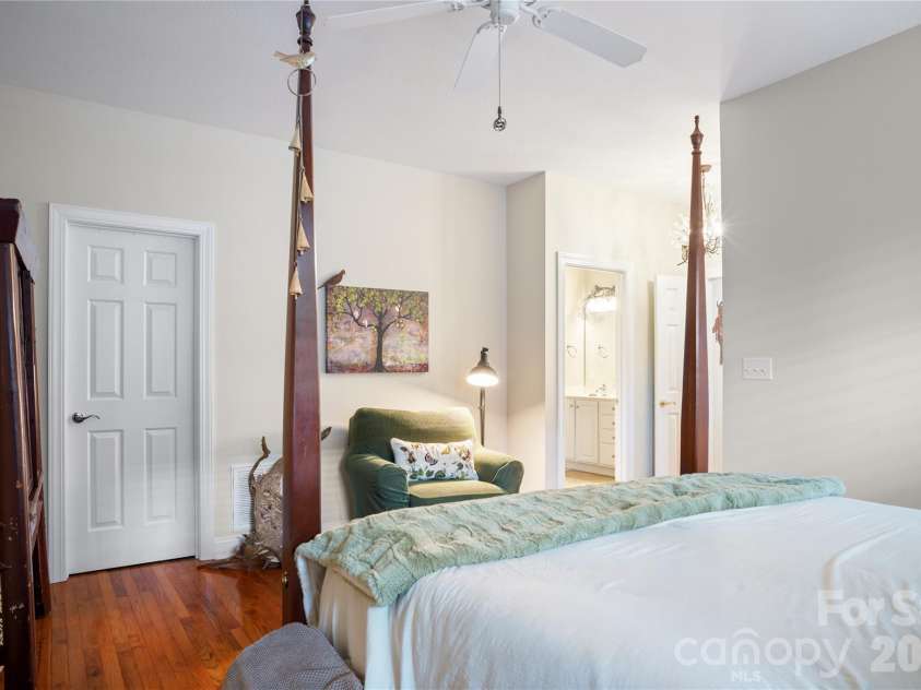 68 Inglenook Lane, Flat Rock, NC 28731.  MLS# CAR4361186, YatesRealty ID 8220. 