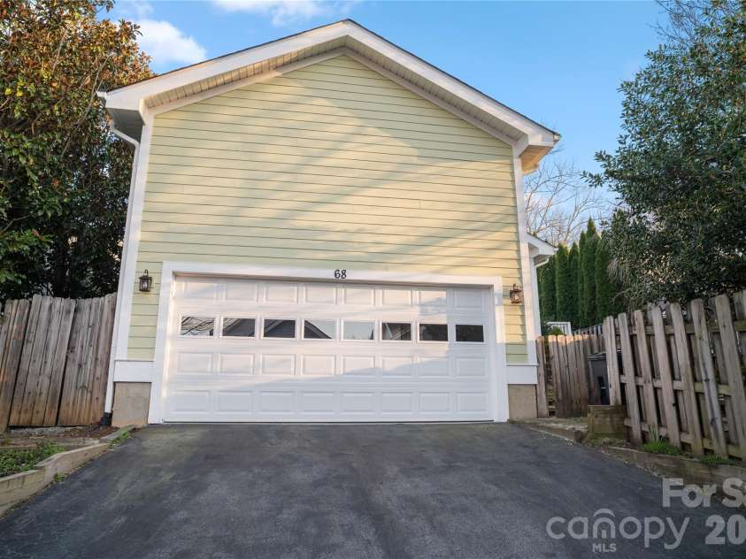 68 Inglenook Lane, Flat Rock, NC 28731.  MLS# CAR4361186, YatesRealty ID 8220. 