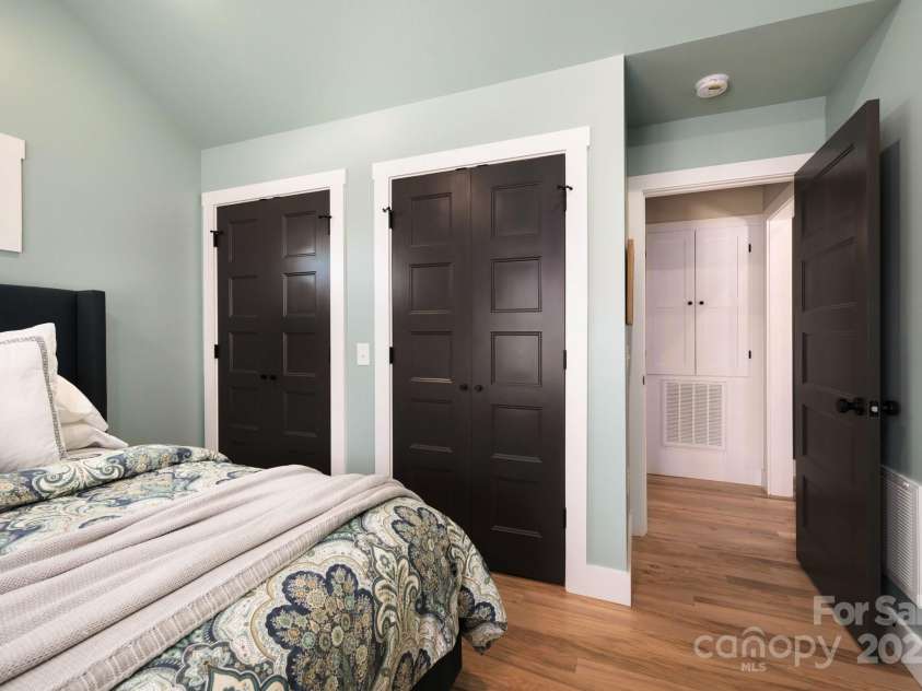 295 Split Pine Cove, Clyde, NC 28721.  MLS# CAR4222894, YatesRealty ID 8225. 