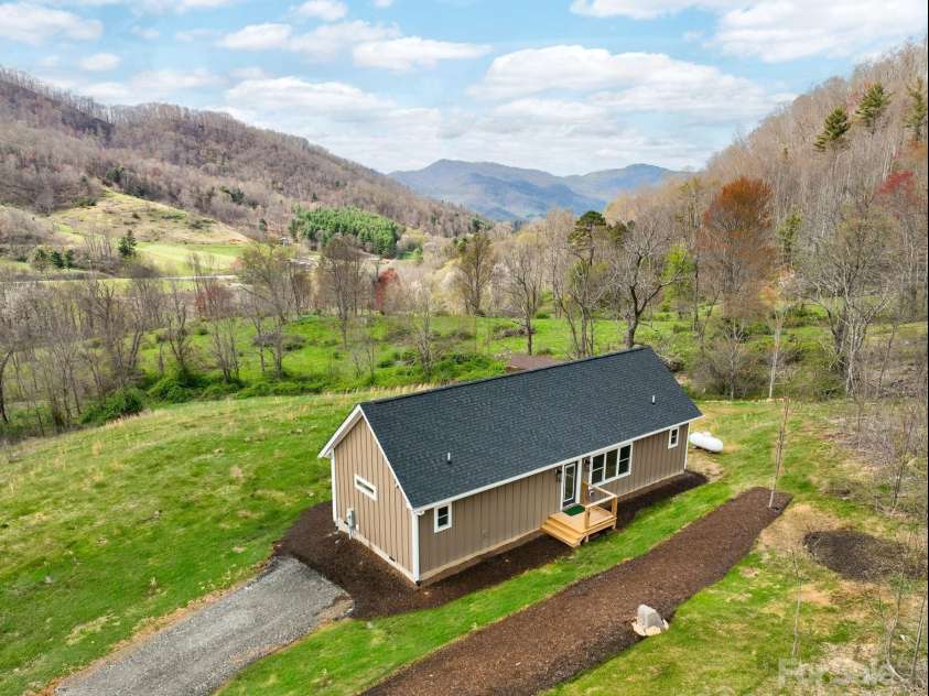 295 Split Pine Cove, Clyde, NC 28721.  MLS# CAR4222894, YatesRealty ID 8225. 