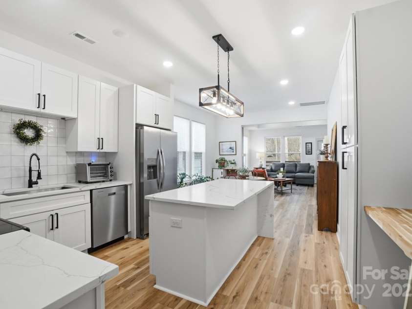 494 22nd Street, Kannapolis, NC 28083.  MLS# CAR4325150, YatesRealty ID 8226. Additonal space for bar stools