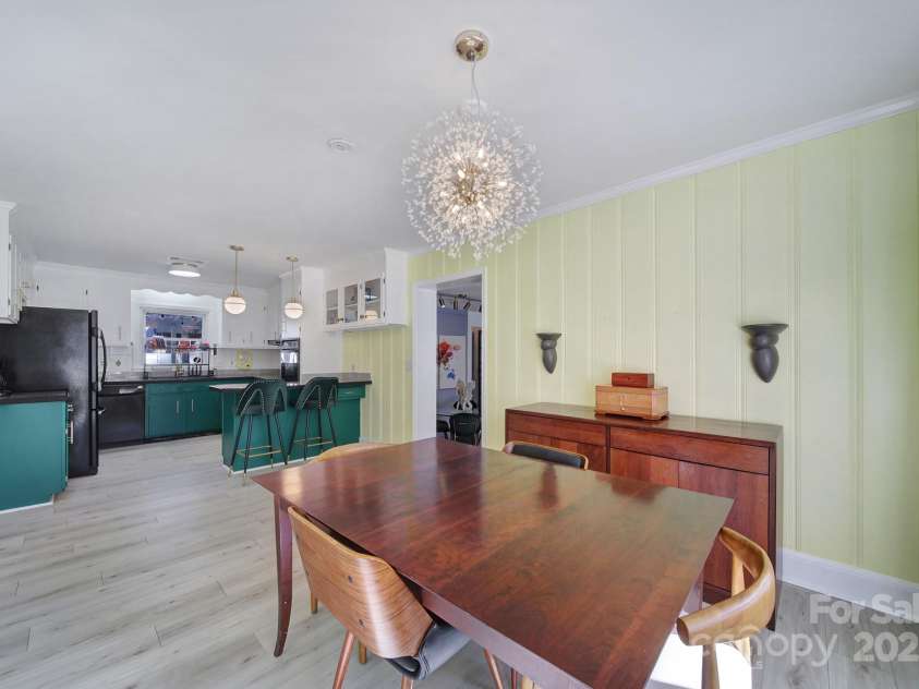 6823 City View Drive, Charlotte, NC 28212.  MLS# CAR4234479, YatesRealty ID 8226. Dining Room