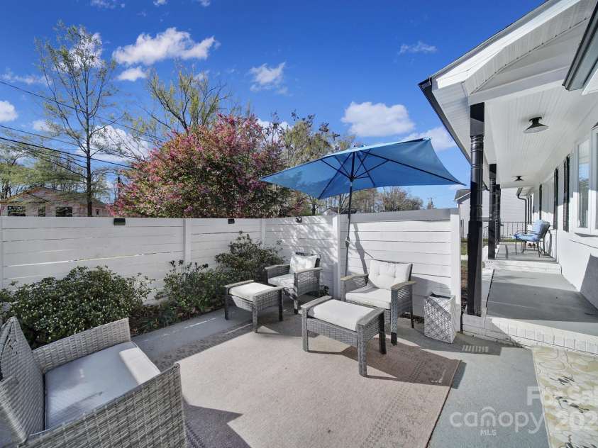 6823 City View Drive, Charlotte, NC 28212.  MLS# CAR4234479, YatesRealty ID 8226. Patio