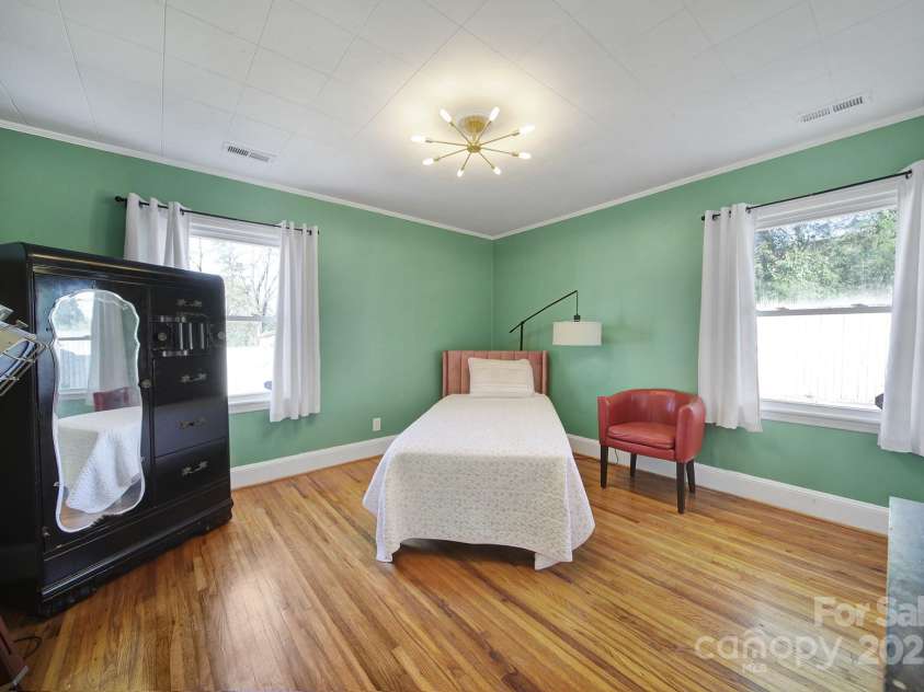 6823 City View Drive, Charlotte, NC 28212.  MLS# CAR4234479, YatesRealty ID 8226. Secondary Bedroom #1