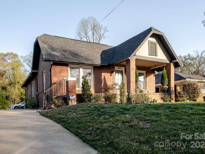 1937 Wilmore Drive, Charlotte, NC 28203.  MLS# CAR4229249, YatesRealty ID 8227. 