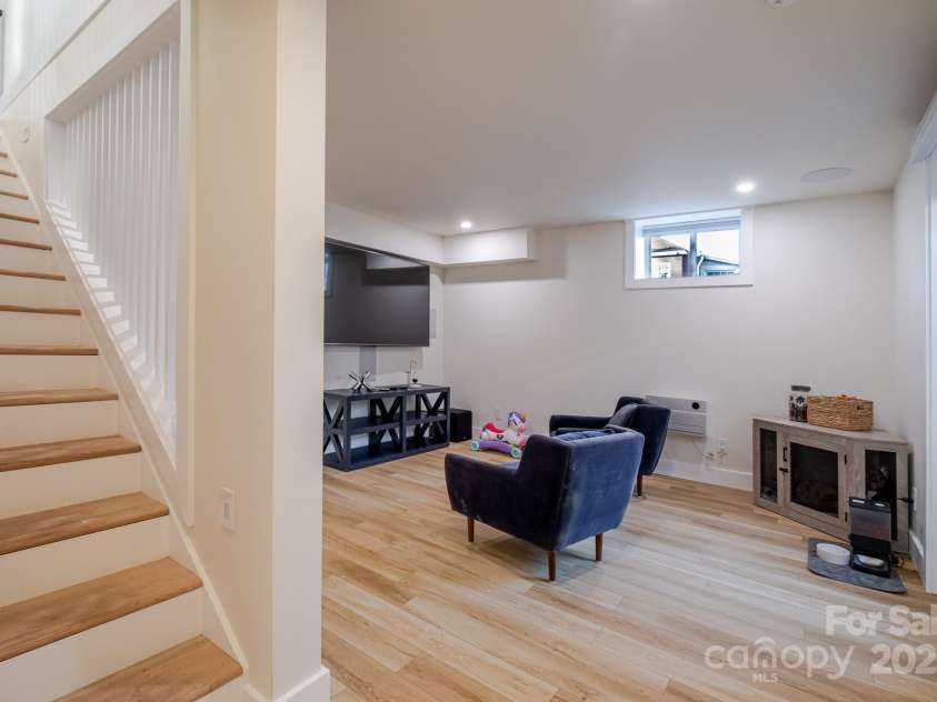 1937 Wilmore Drive, Charlotte, NC 28203.  MLS# CAR4229249, YatesRealty ID 8227. 