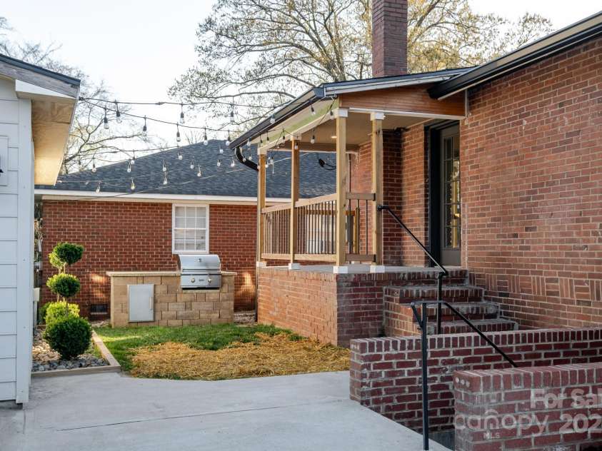 1937 Wilmore Drive, Charlotte, NC 28203.  MLS# CAR4229249, YatesRealty ID 8227. 