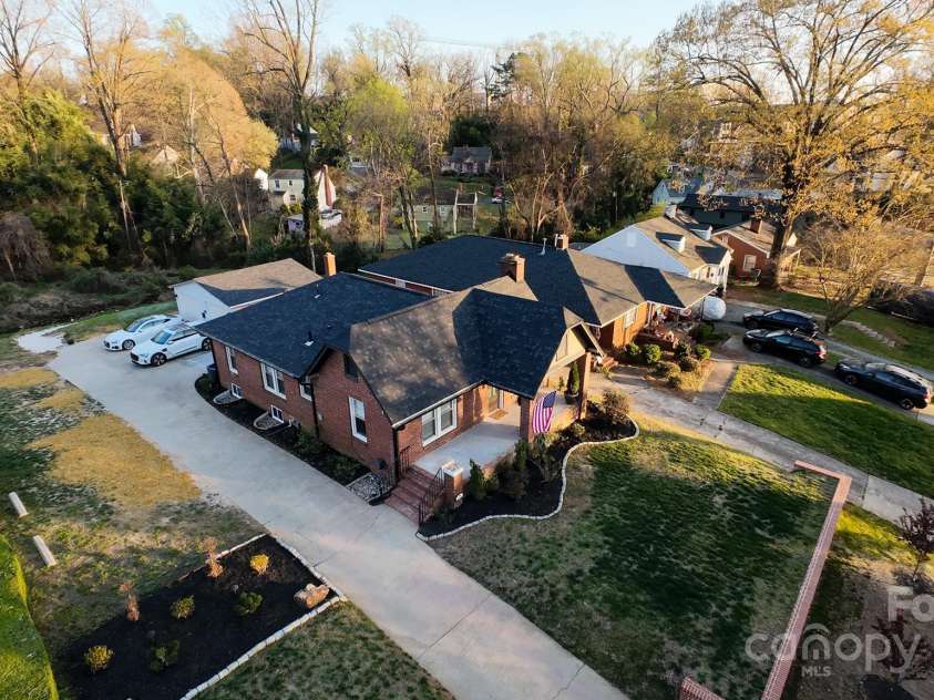 1937 Wilmore Drive, Charlotte, NC 28203.  MLS# CAR4229249, YatesRealty ID 8227. Down full bath