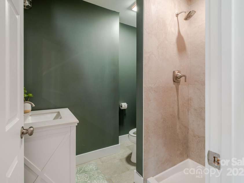 1937 Wilmore Drive, Charlotte, NC 28203.  MLS# CAR4229249, YatesRealty ID 8227. Main level full bath