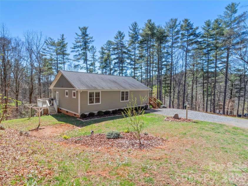80 McKENZIE Drive, Marshall, NC 28753.  MLS# CAR4365185, YatesRealty ID 8227. 