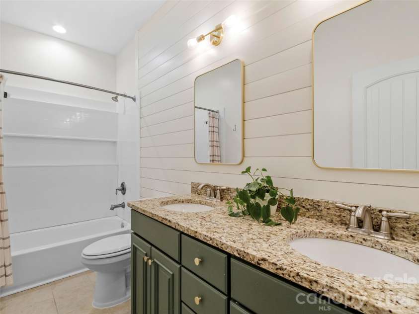 80 McKENZIE Drive, Marshall, NC 28753.  MLS# CAR4365185, YatesRealty ID 8227. Hall bath