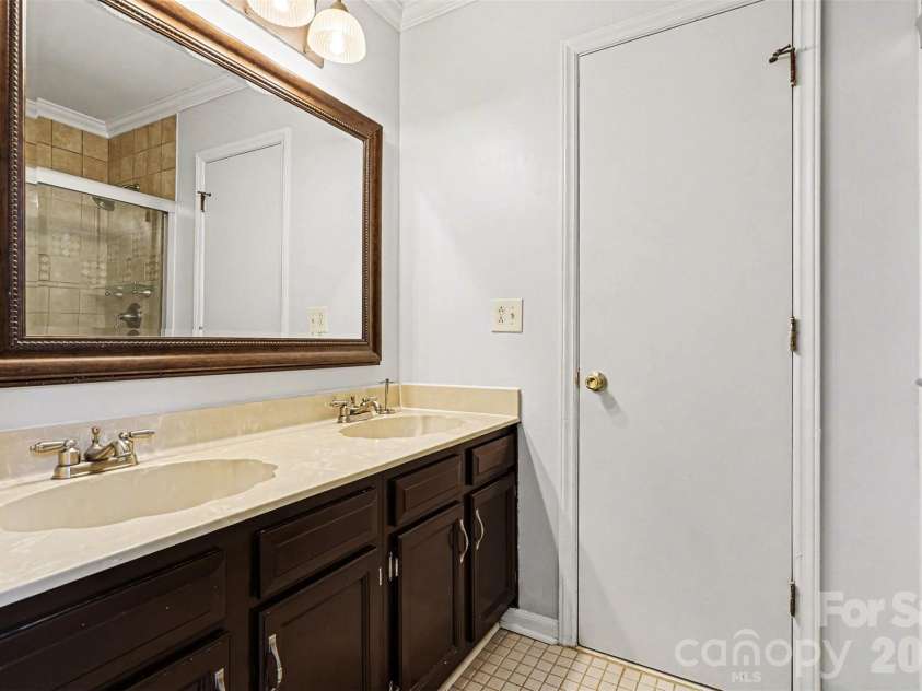 630 Silversmith Drive, Charlotte, NC 28270.  MLS# CAR4361231, YatesRealty ID 8228. 