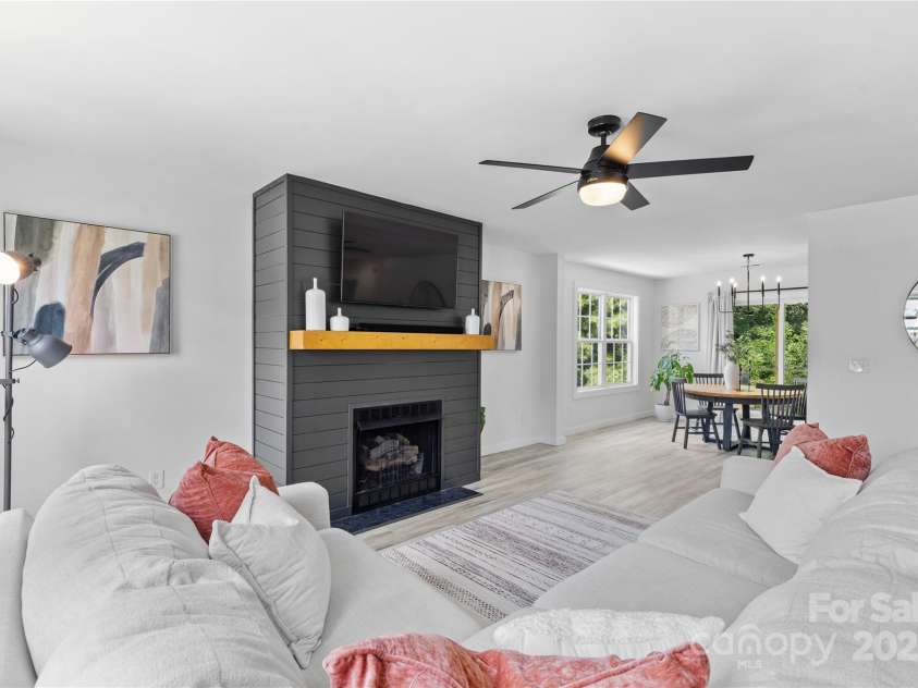 1527 Meadow Glen Lane, Rock Hill, SC 29730.  MLS# CAR4281858, YatesRealty ID 8229. 