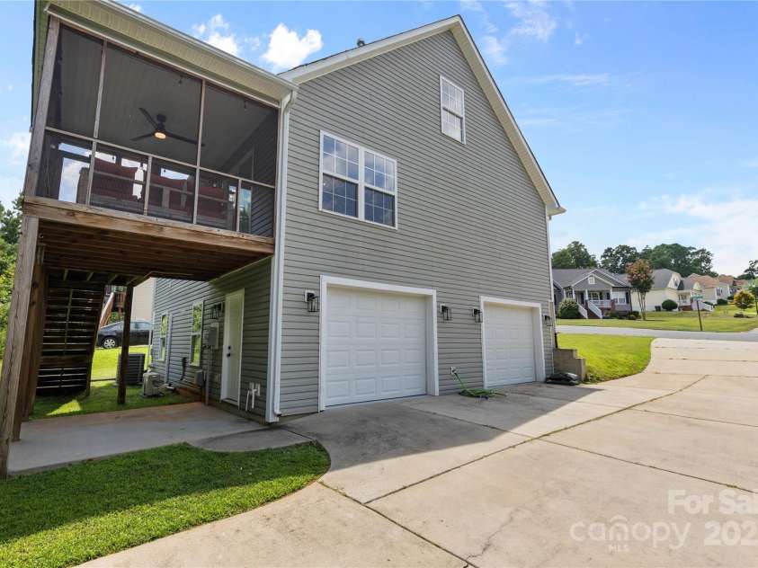 1527 Meadow Glen Lane, Rock Hill, SC 29730.  MLS# CAR4281858, YatesRealty ID 8229. 