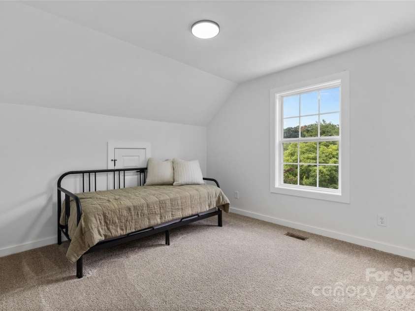 1527 Meadow Glen Lane, Rock Hill, SC 29730.  MLS# CAR4281858, YatesRealty ID 8229. Basement flex space