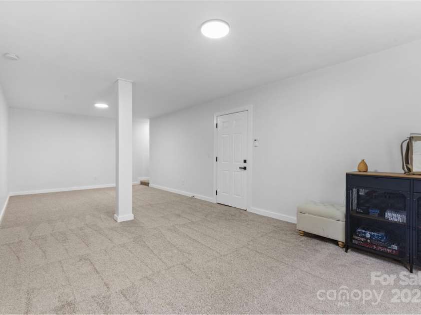 1527 Meadow Glen Lane, Rock Hill, SC 29730.  MLS# CAR4281858, YatesRealty ID 8229. Basement flex space