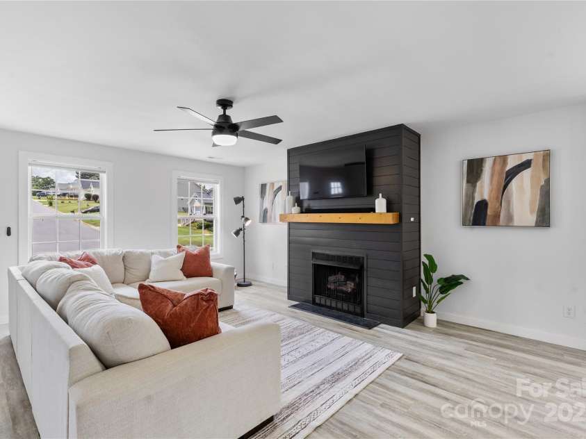 1527 Meadow Glen Lane, Rock Hill, SC 29730.  MLS# CAR4281858, YatesRealty ID 8229. Beautiful fireplace!
