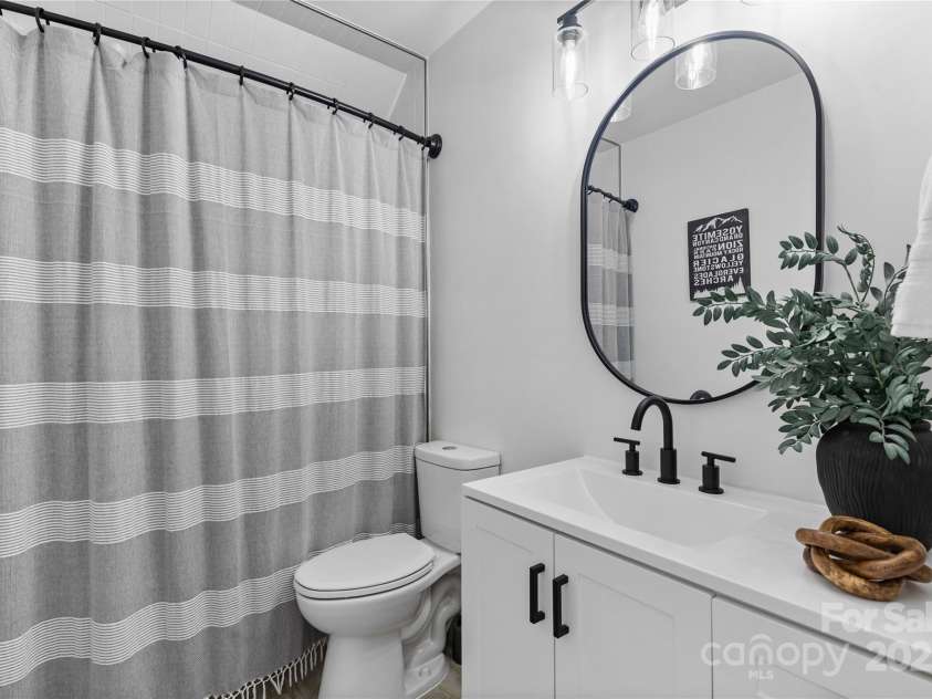 1527 Meadow Glen Lane, Rock Hill, SC 29730.  MLS# CAR4281858, YatesRealty ID 8229. Bed 3